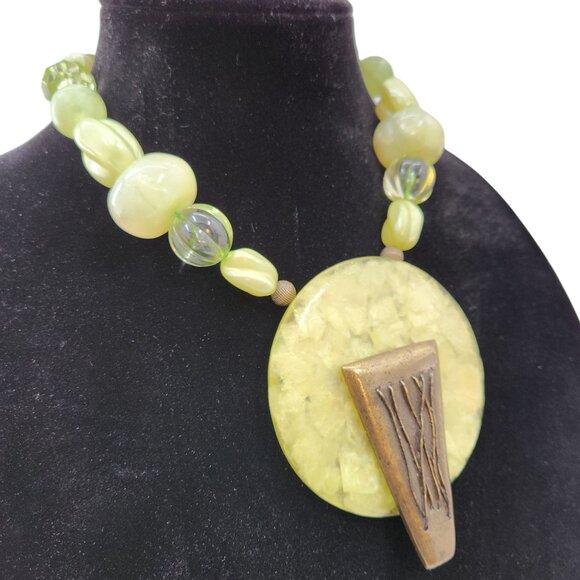 Chunky Green Beaded Statement Necklace With Large Light Green Pendant & Bronze A - Picture 5 of 12